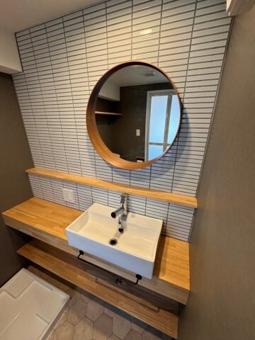 物件内観写真11　(忙しい朝には欠かせない洗面所です)