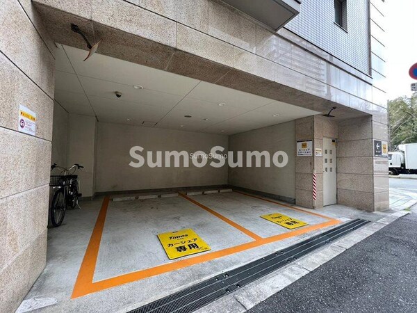 駐車場(車をお持ちの方に嬉しい駐車場付きの物件です)
