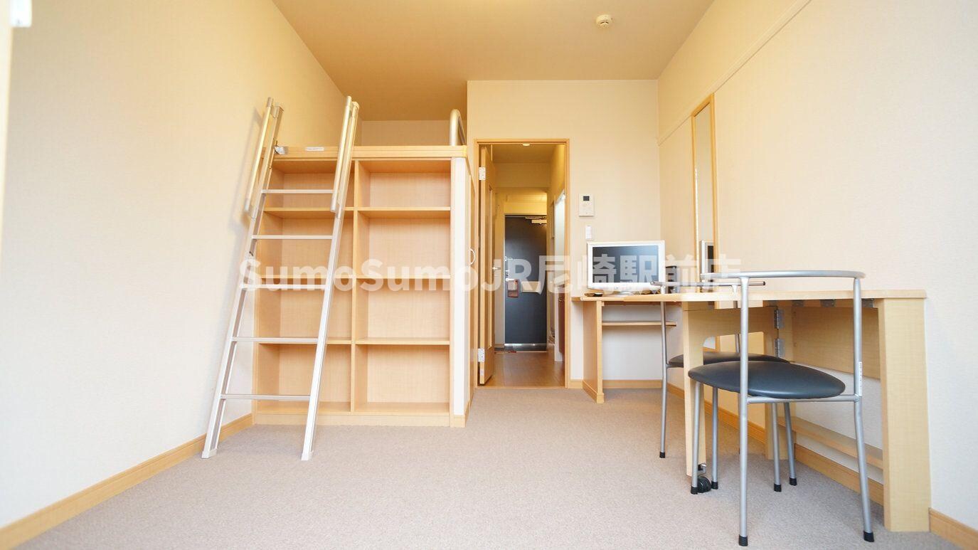 物件内観写真3　(開放的な寝室です)