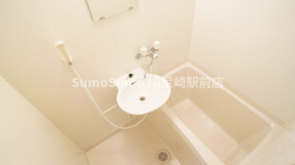 洗面・脱衣所(ゆったりとスペースのある洗面所)