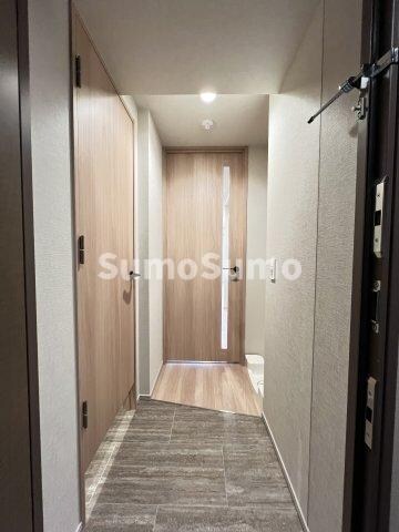 物件内観写真4　(明るい玄関です)