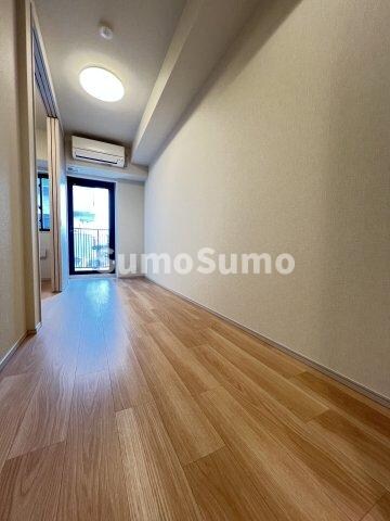 物件内観写真14　(こちらの居間で趣味の時間をお楽しみください)