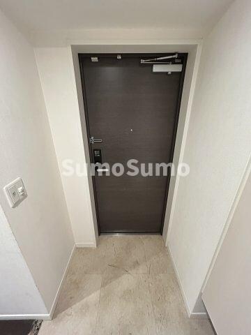 物件内観写真5　(収納もある玄関です)