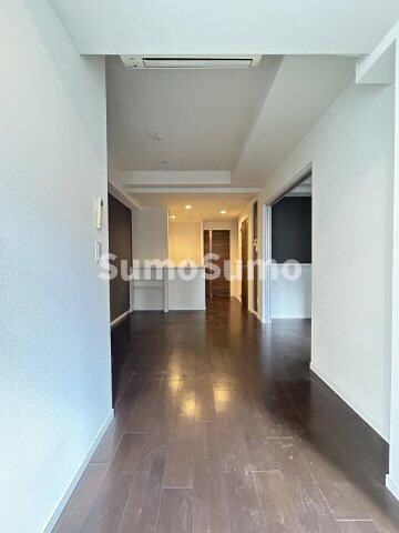 物件内観写真6　(こちらのリビングで趣味の時間をお楽しみください)