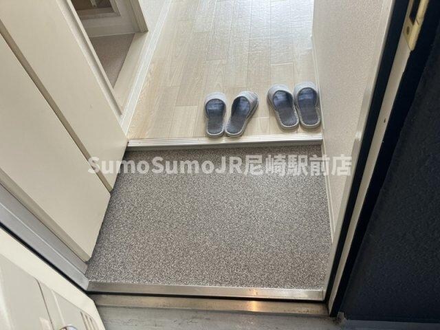 物件内観写真3　(落ち着いた玄関です)