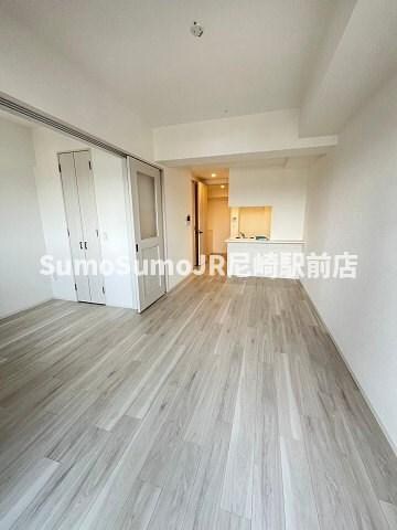 物件内観写真9　(おしゃれな居間です)