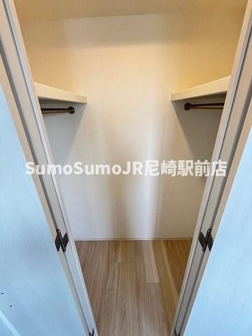 物件内観写真18　(大きなスペースがあり、収納には困りません)