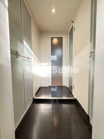 物件内観写真7　(落ち着いた玄関です)