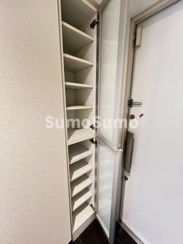 物件内観写真8　(収納もある玄関です)