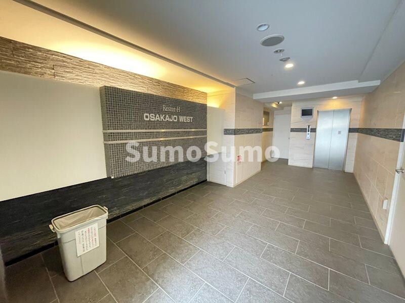 物件外観写真3　(清潔なロビーです)