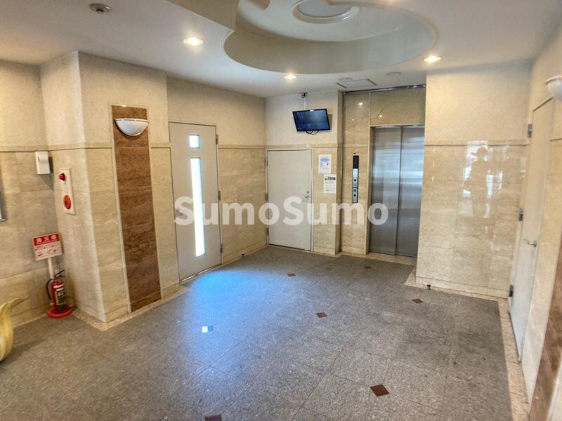 物件外観写真3　(ゆとりのあるロビーです)