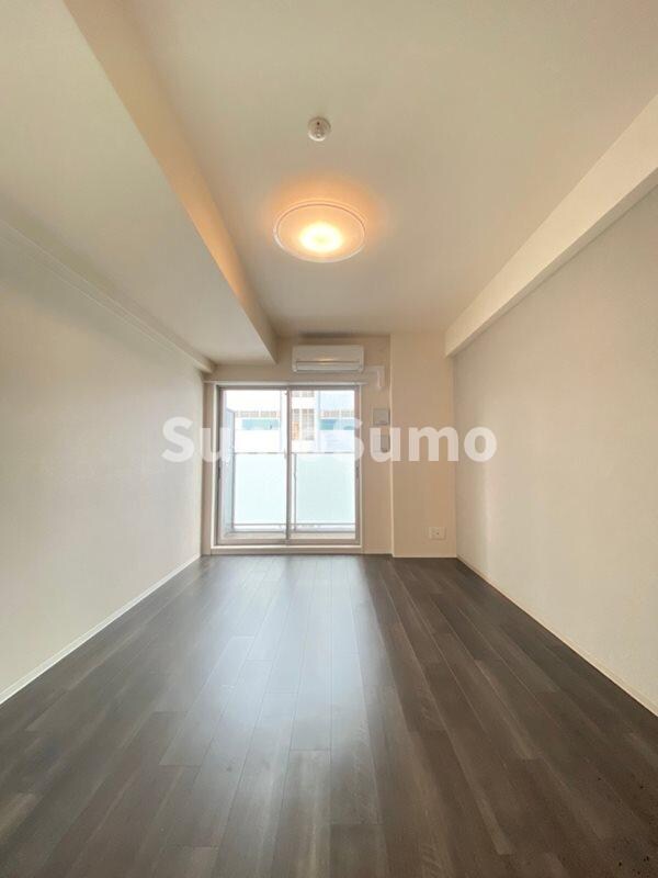 物件内観写真4　(こちらのリビングで趣味の時間をお楽しみください)