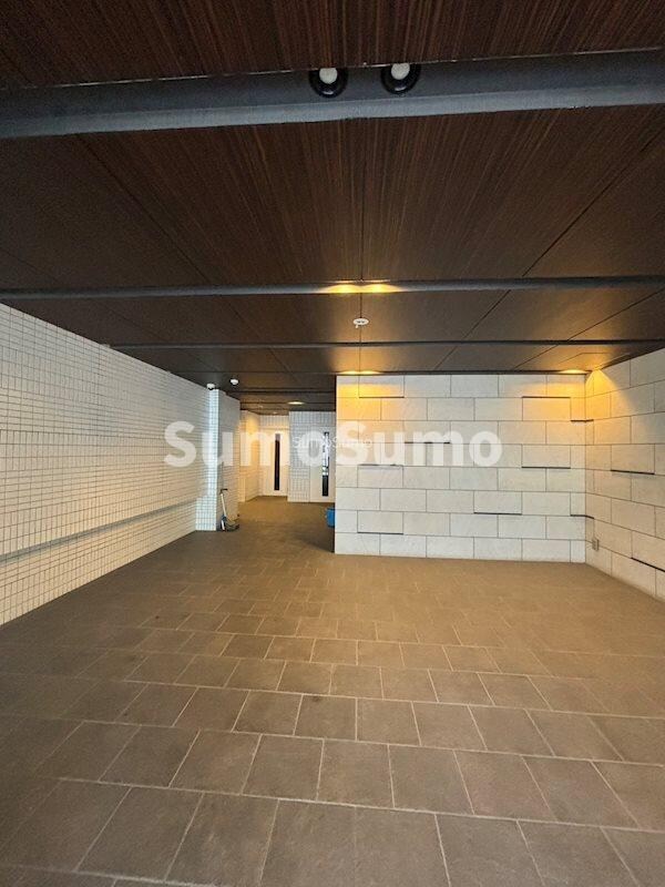 物件外観写真3　(落ち着いたロビーです)