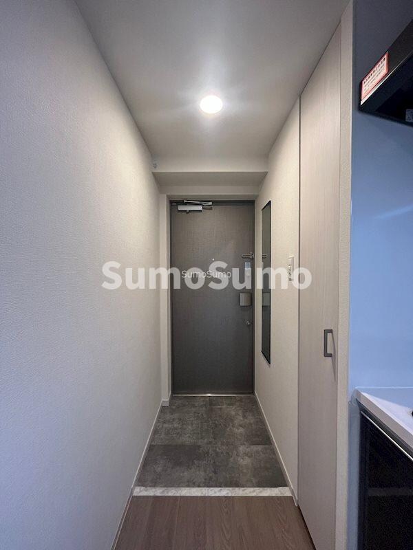 物件内観写真5　(明るい玄関です)