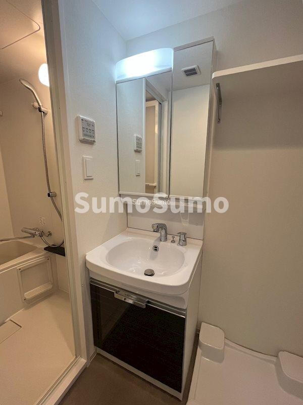 物件内観写真12　(忙しい朝には欠かせない洗面所です)