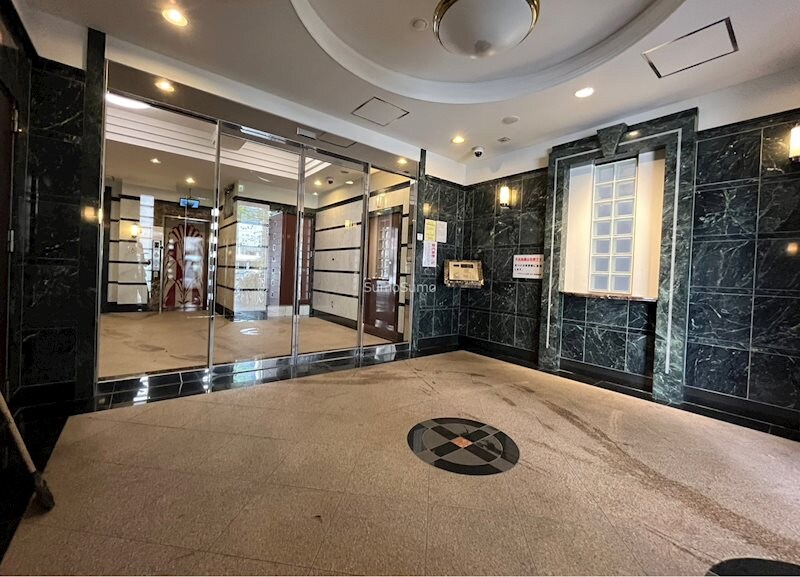 物件外観写真2　(建物の内部です)