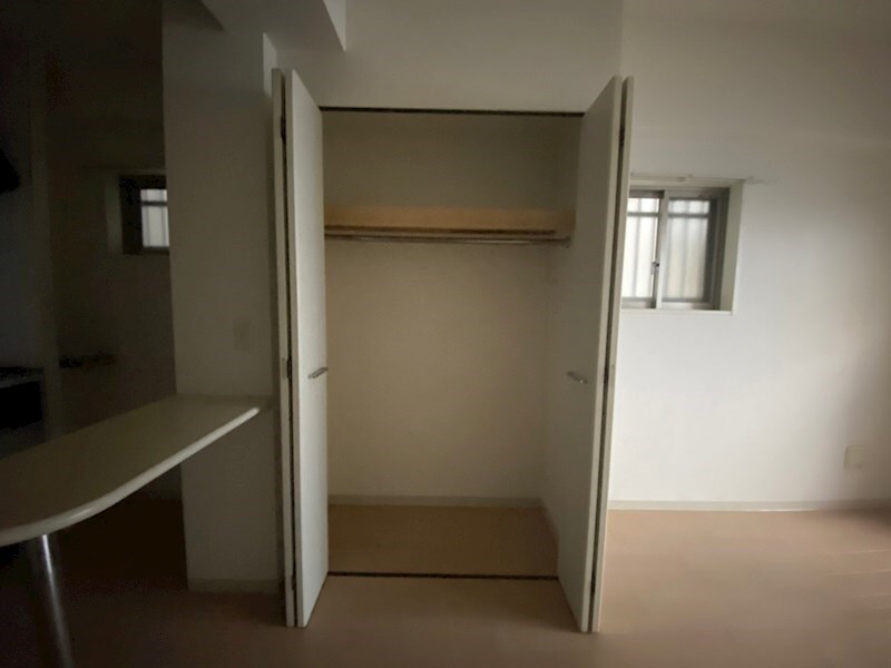 物件内観写真13　(小物を収納するのに便利です)