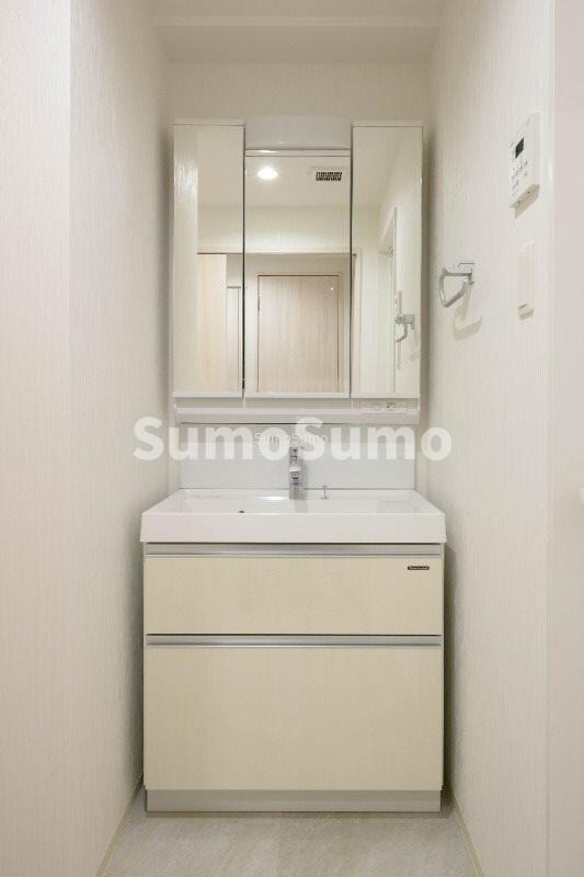 物件内観写真13　(忙しい朝には欠かせない洗面所です)