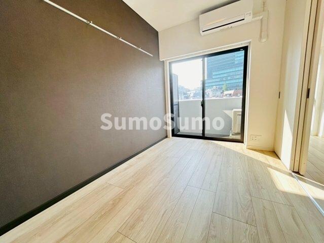 物件内観写真8　(こちらのリビングで趣味の時間をお楽しみください)