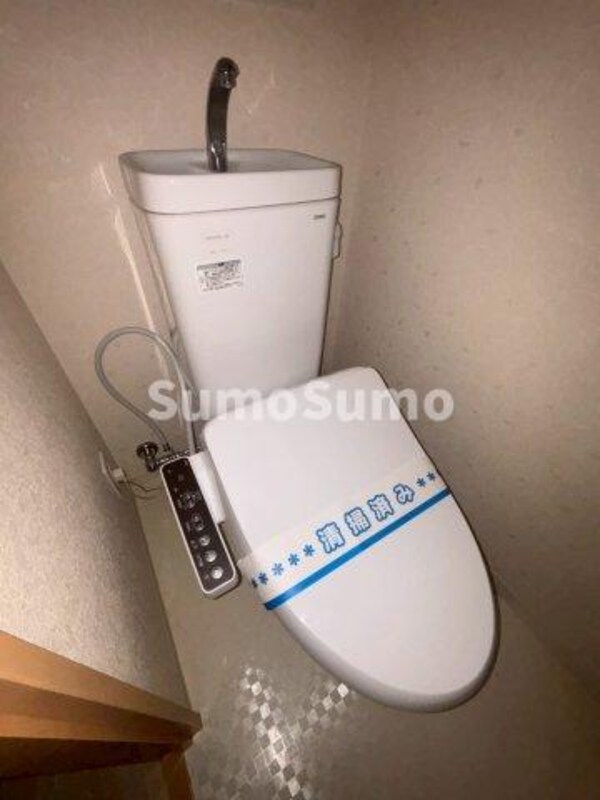 トイレ(落ち着いた色調のトイレです)