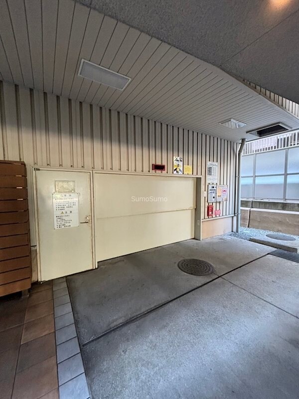 物件外観写真4　(駐車スペースもあります)