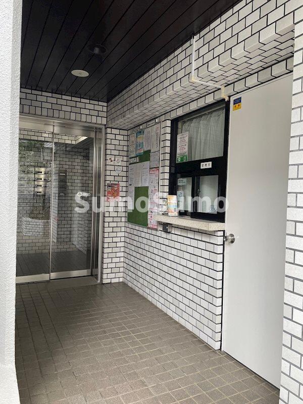 物件外観写真2　(建物の内部です)