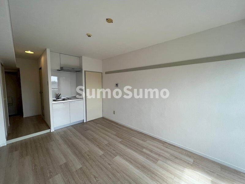 物件内観写真4　(おしゃれな居間です)