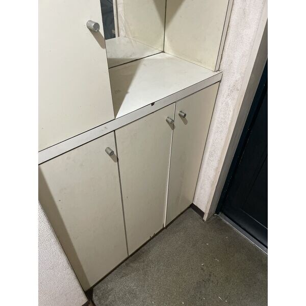 収納(小物を収納するのに便利です)