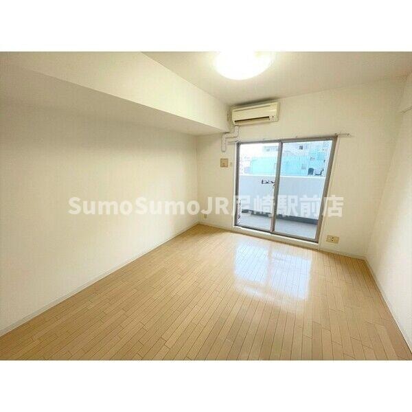 物件内観写真4　(使いやすいリビングです)