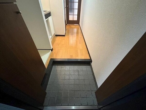 玄関( )