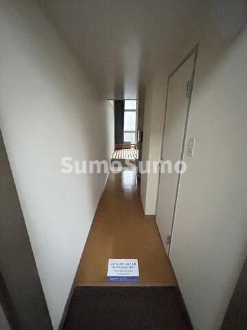 物件内観写真4　(収納もある玄関です)