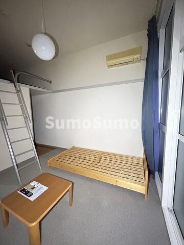 物件内観写真5　(おしゃれな居間です)