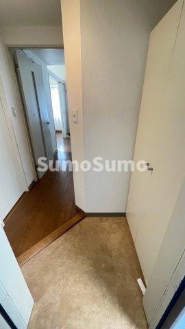 物件内観写真6　(明るい玄関です)