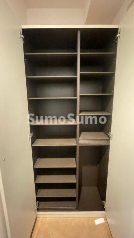 物件内観写真7　(収納豊富です)