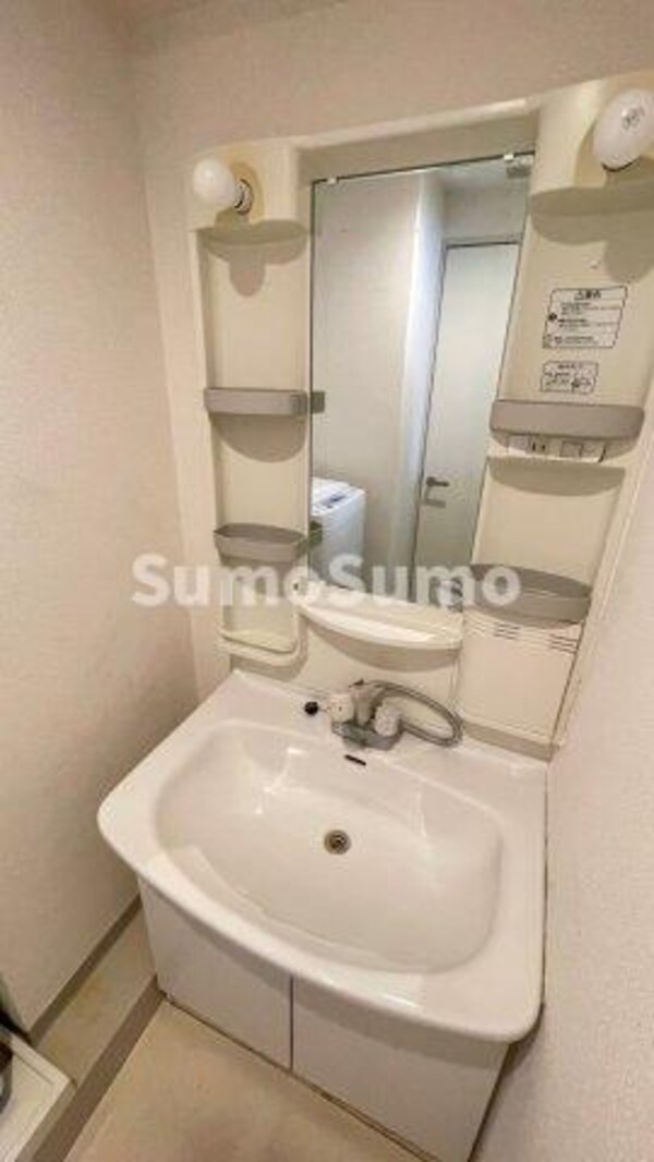 洗面・脱衣所(忙しい朝には欠かせない洗面所です)