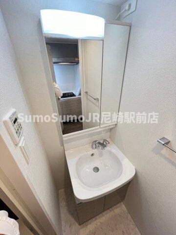 物件内観写真15　(独立洗面台、朝の身支度には欠かせません)