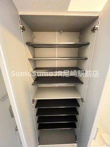 物件内観写真20　(たっぷりとした収納スペースです)