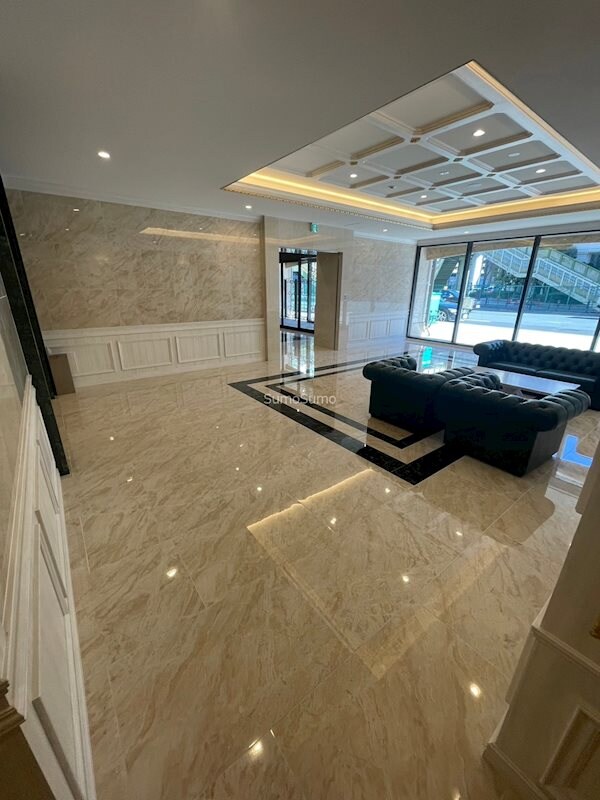 物件外観写真3　(建物の内部です)