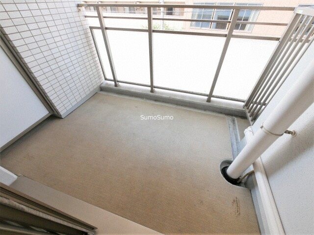 物件内観写真9　(暖かな日差しのふりそそぐバルコニー)