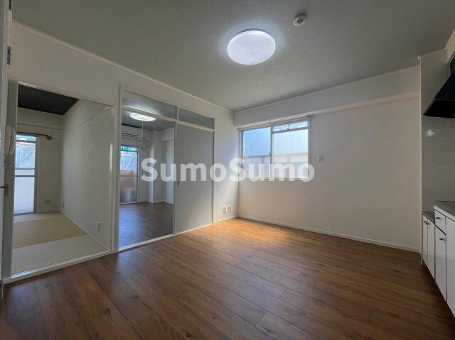 物件内観写真6　(ゆったり過ごせるリビングです)