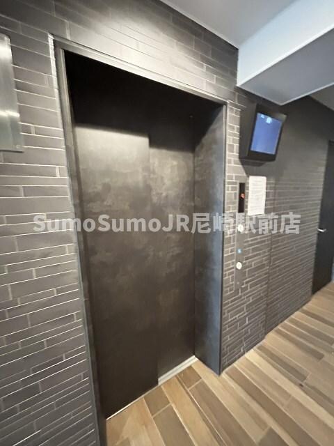 物件外観写真2　(外観は落ち着いています)