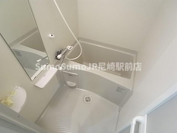 浴室(コンパクトで使いやすいお風呂です)