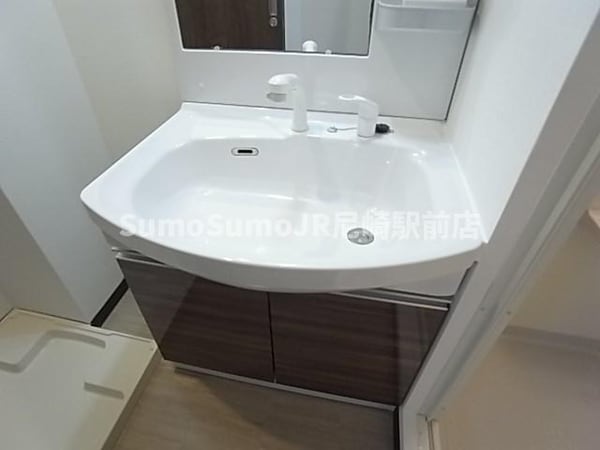 洗面・脱衣所(ゆったりとスペースのある洗面所)