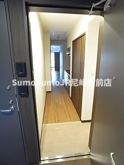 物件内観写真4　(明るい玄関です)