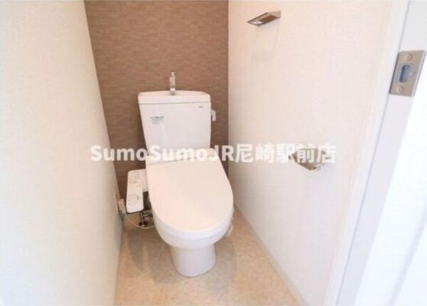 トイレ(落ち着いた色調のトイレです)