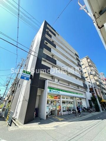 物件外観写真1　(外観は落ち着いています)