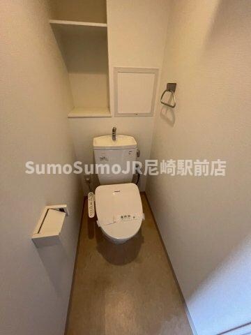 物件内観写真12　(落ち着いた色調のトイレです)