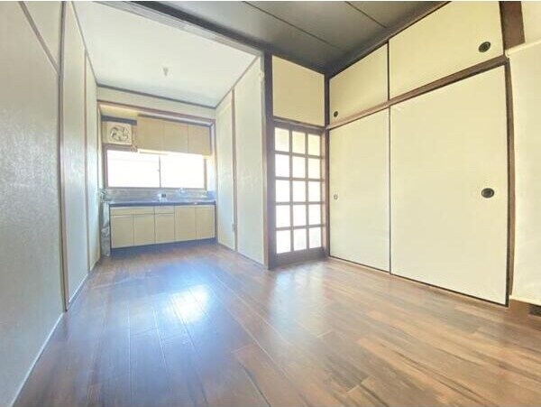 物件内観写真3　(使いやすい居間です)