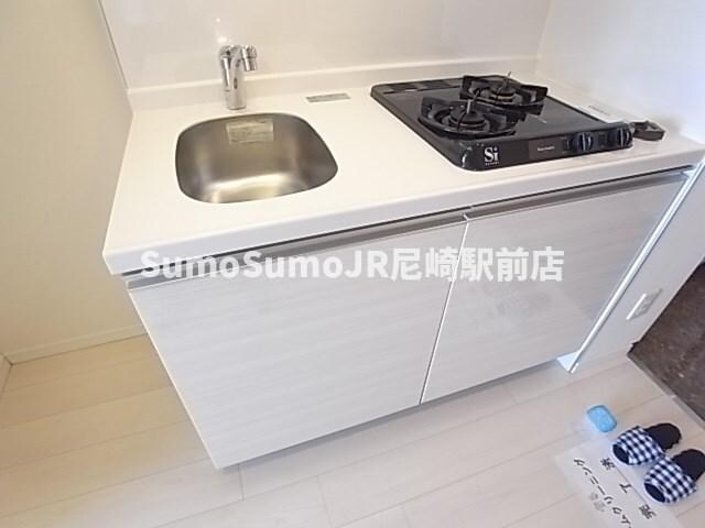 物件内観写真15　(コンパクトなキッチンで掃除もラクラク)