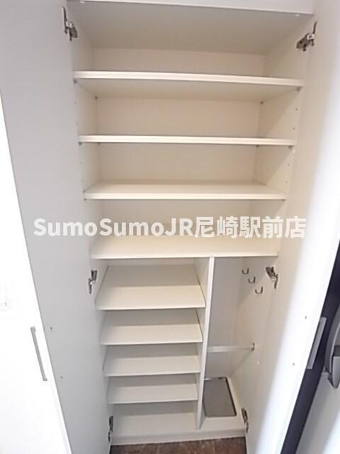 物件内観写真17　(収納のためのスペースです)